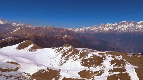 Una vista serena y tranquila de la cima del invierno, el mejor clip dayara buggyal en invierno