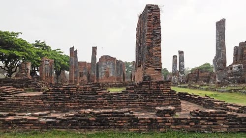 It was the largest temple in the capital and served as a model for the Temple of the Emerald Buddha