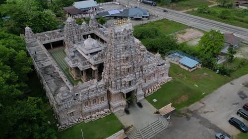 Architecture du temple Sri Shakti Dhevasthanam en Malaisie. Drone de vue aérienne parfait