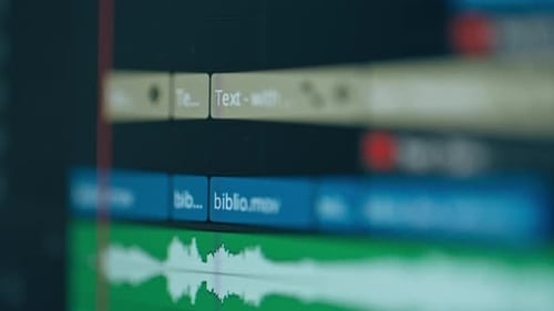 Nahaufnahme des Computermonitors, Tonmischprogramm, verschiedene Indikatoren, Equalizer, Soundtracks, Sound