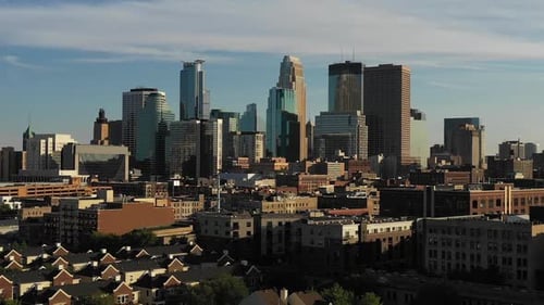 American city skyline - Dolly Zoom out from Minneapolis skyline