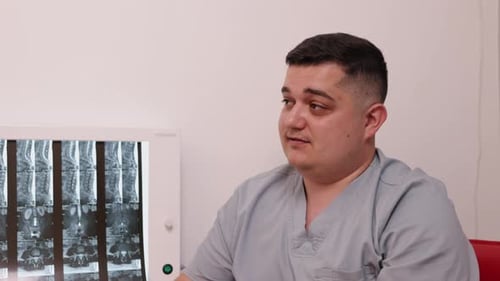 Consultation médicale Clinique de santé pour le diagnostic de la colonne vertébrale