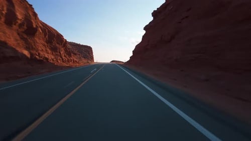 Explore the Stunning Red Landscapes of the Iconic Monument Valley