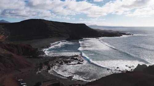 Vue aérienne de la baie d'El Golfo et de la lagune de Charco Verde, Lanzarote