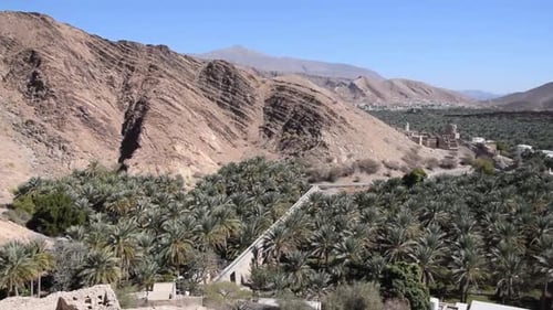 Vue d'ensemble de la ville en ruine de Birkat Al Mouz à Oman.