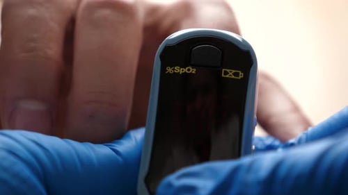 06. The heart rate monitor is prepared for the procedure of measuring the level of oxygen in the blo