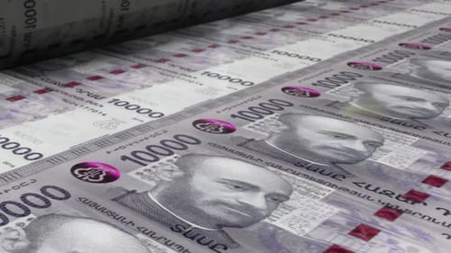 10000 billets de dram arménien sur une machine à imprimer
