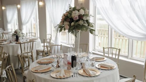 Elegant reception hall in the middle of Quebec, with beautiful tall vase', pink and white roses and