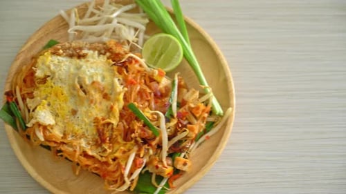 Delicious Pad Thai with Egg and Bean Sprouts