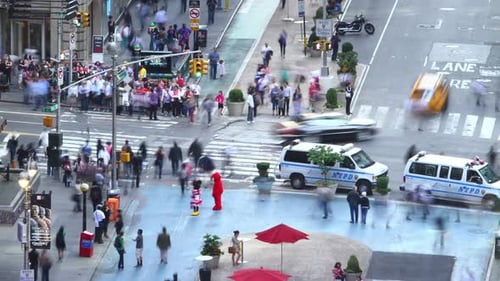 Nova York - 21 de maio: Timelapse do tráfego da cidade e dos pedestres, em 21 de maio de 2012 em Nova York, Ny