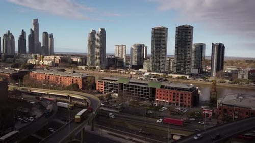 Rascacielos de Puerto Madero, ciudad de Buenos Aires. Vista panorámica del Zumbido aéreo
