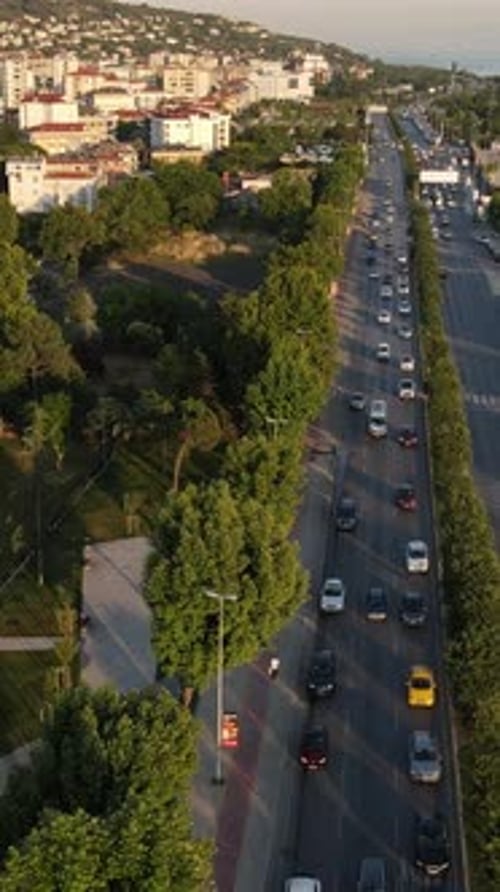 Drohnenaufnahme aus der Luft, Stadt, Küste, Verkehr
