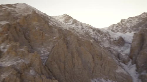 Drone aérien 4K de haute qualité de la chaîne de montagnes turque Taurus Aladaglar