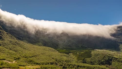 Vídeo en timelapse de nubes a la deriva desde la cordillera de Cilaos, Reunión