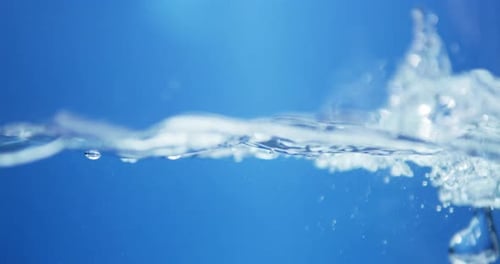 Blue Water Surface Ripple: Abstrakte, fließende Muster in einer ruhigen, natürlichen Umgebung