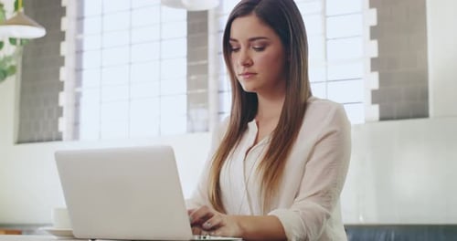 4k video footage of an attractive young woman using a laptop in a coffee shop