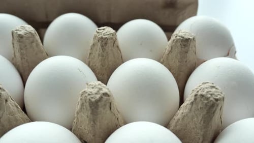 Nahaufnahme von Eiern in einer Schüssel