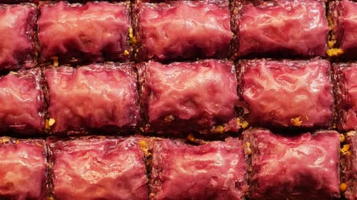 Baklava turc fait main sur table