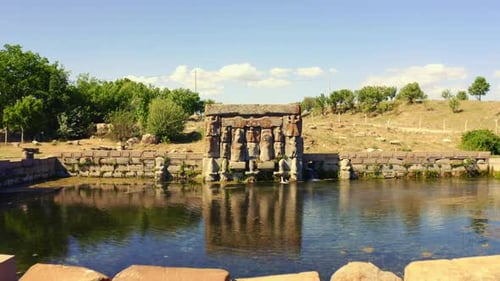 Temple hittite de l'eau bénite, ancien monument hittite, source d'Eflatun.. 4K. Turquie. vue aérienne.