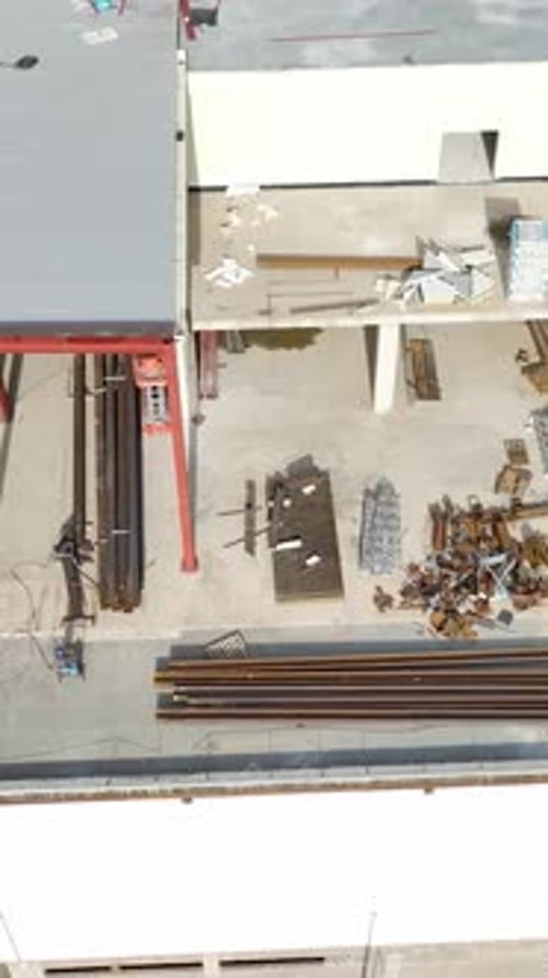 Construcción vertical en vídeo de un complejo comercial