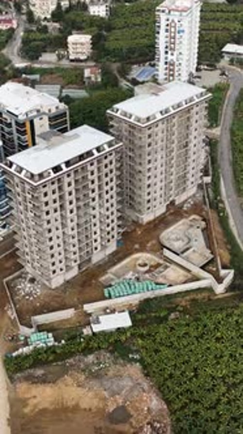 Construcción vertical de vídeo: la construcción futura de viviendas de varios pisos con una rica infraestructura y