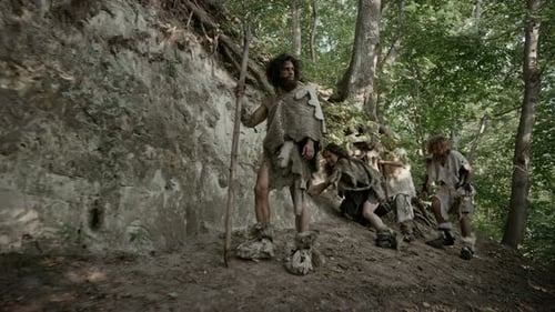 Tribu de chasseurs-cueilleurs en peau d'animal vivant dans une grotte. Préparer la nourriture, construire un feu de joie, H