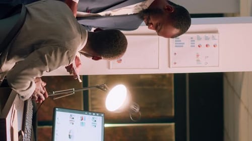 Vertical Video Supervisor Teaching Newcomer