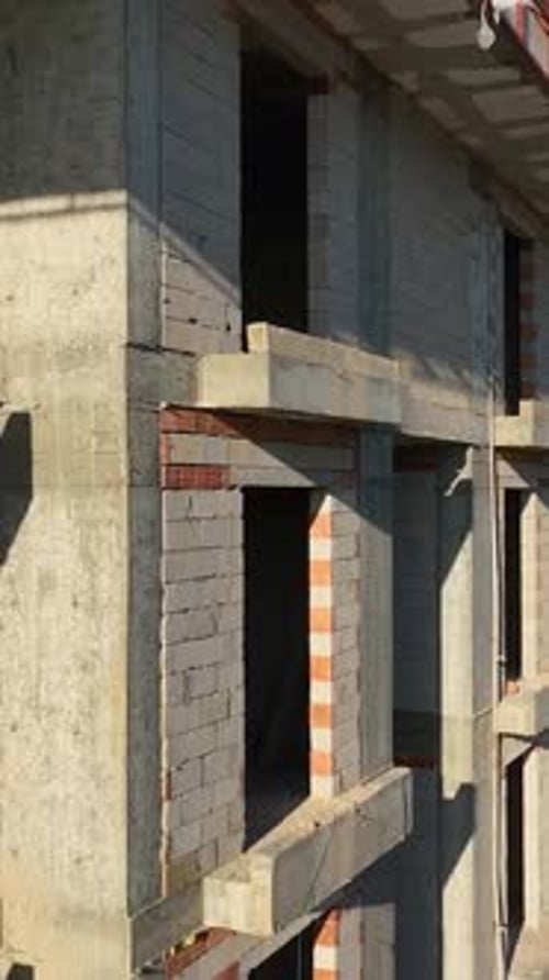 Vídeo vertical: construcción de casas de lujo, edición costera