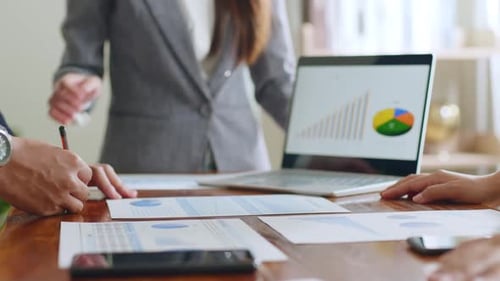 Stratégie commerciale Analyse des données financières et des graphiques pour une stratégie de croissance du marché