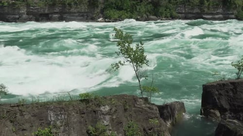 WHite water of the Niagara Gorge.