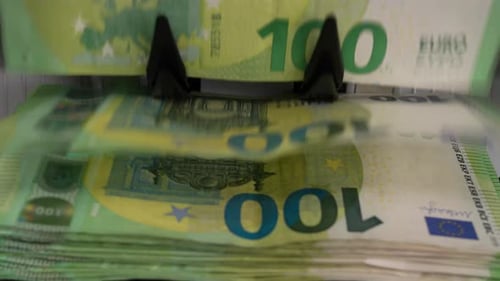 Counting Euro Notes with Automatic Money Counter
