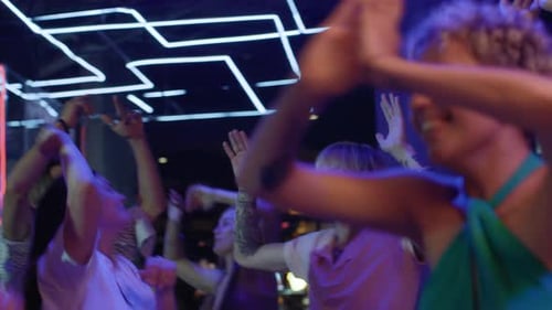 Neon Nightclub Groove mit Freunden