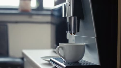 Coffee Machine Filling Cup with Latte or Cappuccino