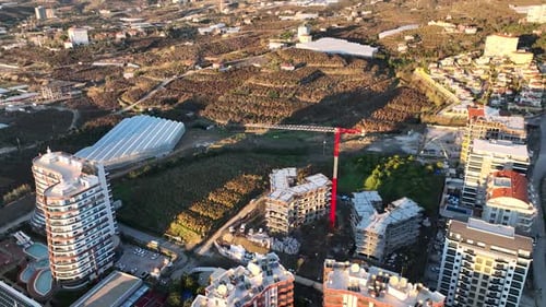 Vuelo aéreo sobre un nuevo desarrollo de construcciones