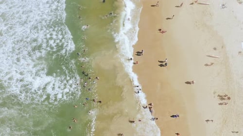 4k-Videomaterial von Menschen am Strand