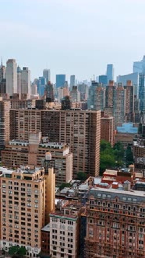 Varied building architecture in the scenery of New York.