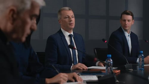 Political speaker addresses business forum at convention hall meeting