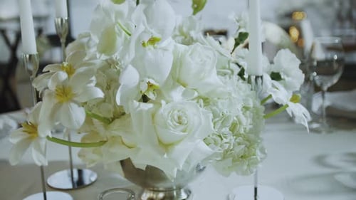 Floristische Dekorationen bei der Hochzeit