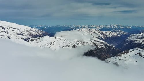 Paisaje de la cordillera de los Alpes Nevados