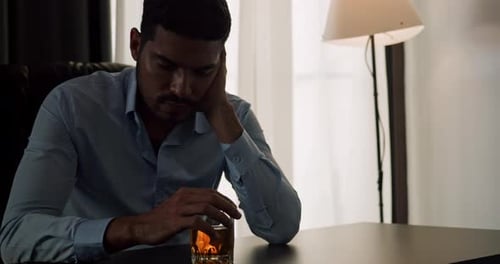 A businessman drinking alcohol to relieve suffering and stress from troubled work.
