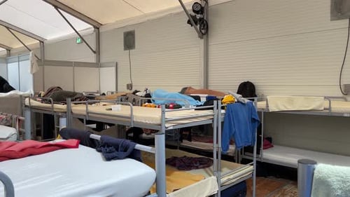 CIRCA 2022 Guerre d'Ukraine L'Allemagne accepte les lits superposés des réfugiés dans les chambres de réfugiés