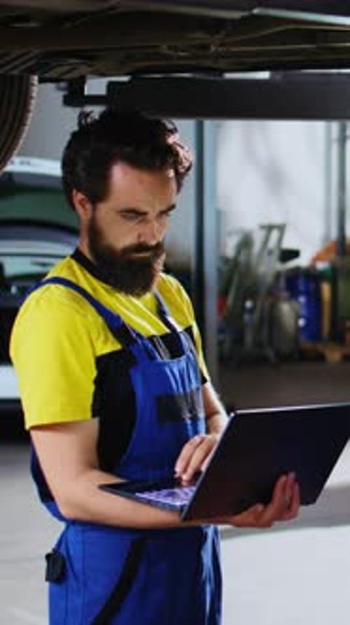 Vertical Video Repairman Looks Online for New Car Parts