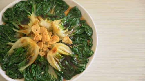 repolho chinês para bebês com molho de ostra e alho - estilo de comida asiática