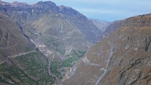 Recorre el cañón del Colca en Perú y descubre las ciudades rurales de Cosñinhua y Malata ubicadas debajo