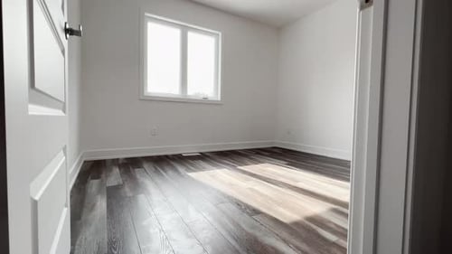 Pisos flotantes en una casa de nueva construcción
