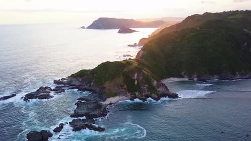Küstenlinie auf der schönen Insel Lombok in Indonesien