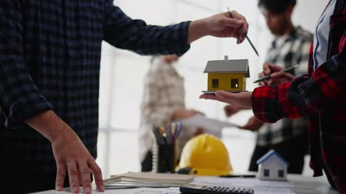 Trabalhando como um brainstorming para estimar custos em design, arquitetura e engenharia.