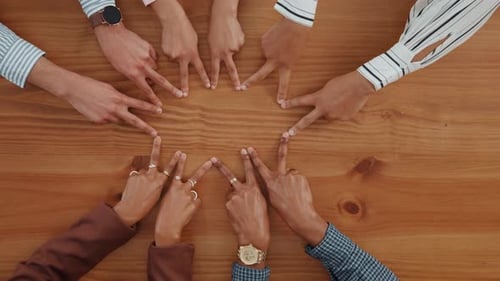 Geschäftsleute, Hände und Stern mit Einigkeit oben für Zusammenarbeit, Teambuilding oder Mission