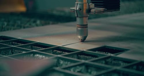 Plasma Laser Cutting Metal Sheet with Sparks High Temperature