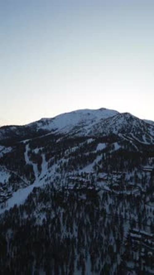 Vue aérienne de Mammoth Lakes, Californie en hiver